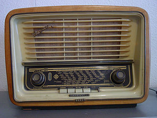 rádio antigo a válvulas